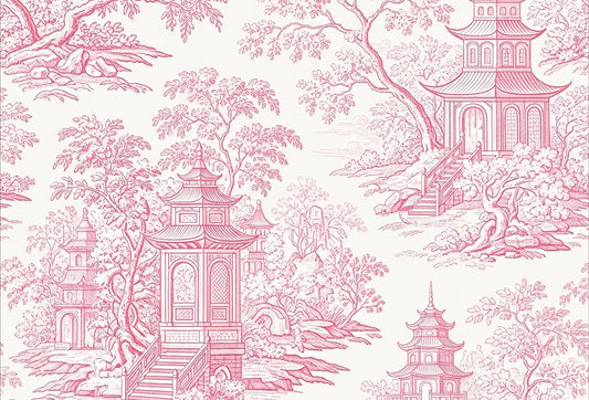 Papel tapiz con diseño Toile de Jouy estilo chinoiserie de pagodas y árboles en tonos rosa sobre fondo blanco.