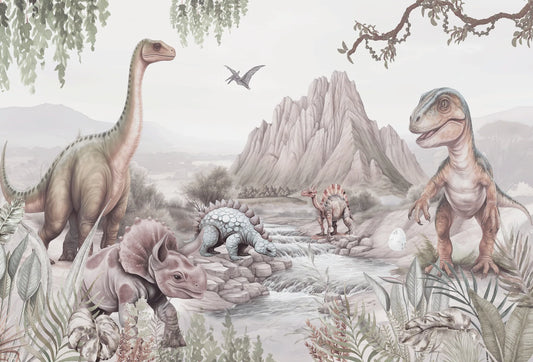 Papel tapiz mural infantil con dinosaurios ilustrados en un paisaje de montañas y río en tonos pastel y verde salvia.
