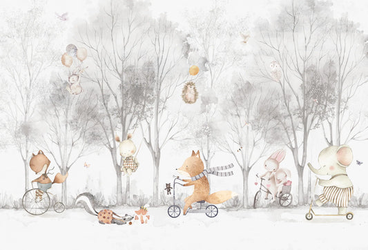 Papel tapiz mural infantil con tiernos animales en bicicleta en un bosque gris y beige.