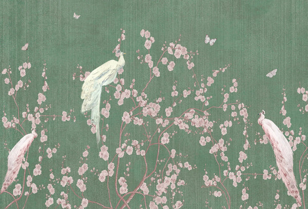 Papel tapiz mural de estilo oriental con pavos reales blancos y flores rosas sobre fondo verde texturado.