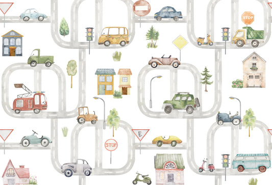 Papel tapiz infantil con pistas, autos clásicos, casitas y árboles estilo acuarela sobre fondo blanco