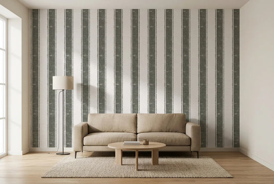 Papel tapiz Rayas Oliva instalado en una sala de estar minimalista