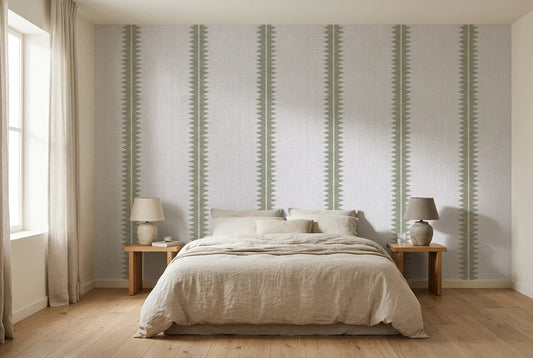 Papel tapiz Rayas Sage instalado en un dormitorio sereno