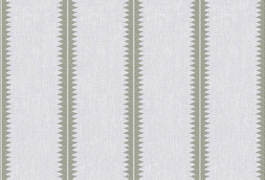 Papel tapiz con franjas verticales verde salvia y detalles dentados sobre fondo textura lino blanco.