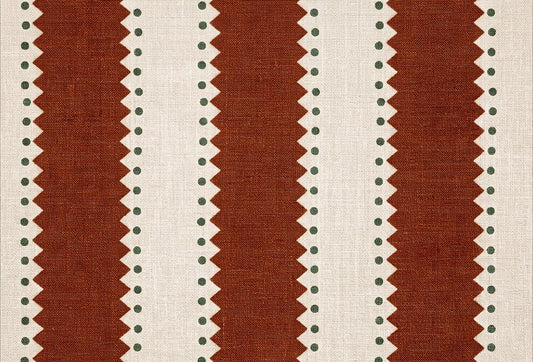 Papel tapiz con patrón de franjas verticales en rojo terracota con bordes dentados y puntos verdes sobre fondo lino.
