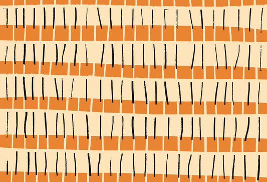 Papel tapiz con patrón geométrico retro en bloques naranja y líneas negras verticales sobre fondo crema