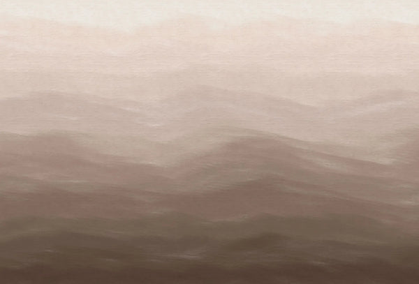 Papel tapiz mural abstracto con ondas difuminadas en degradé de tonos arena, beige y moca con textura pictórica.