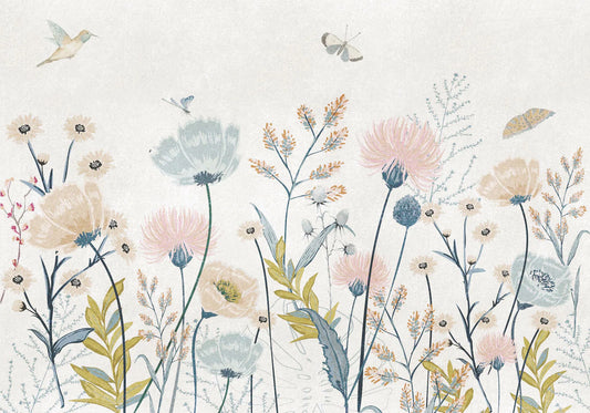 Papel tapiz con pradera de flores silvestres en acuarela rosa y celeste con mariposas