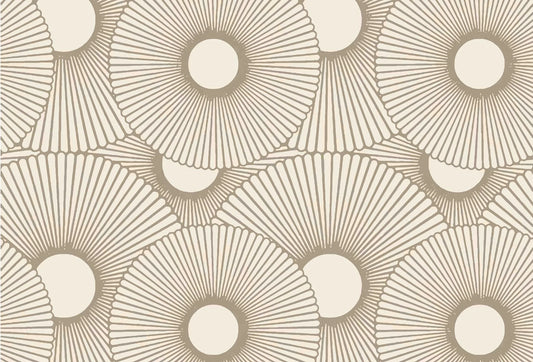Papel tapiz con patrón geométrico de soles y abanicos radiales en beige y crema.