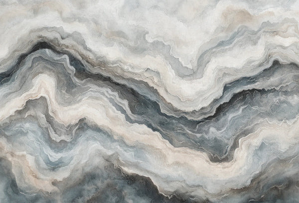 Papel tapiz con diseño de estratos de piedra y vetas fluidas en tonos gris pizarra, crema y carbón.