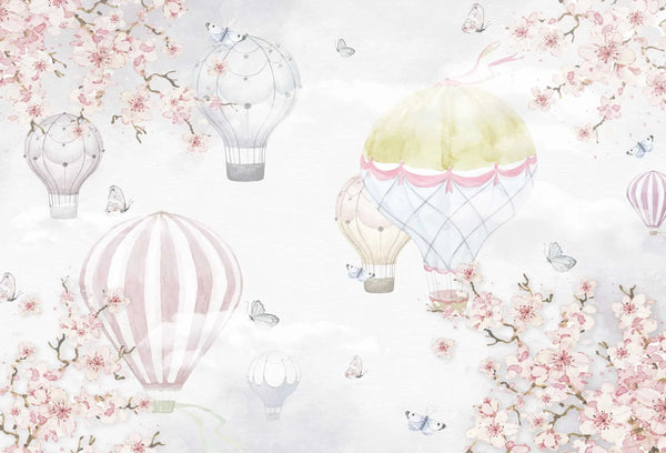 Papel tapiz infantil con diseño en acuarela de globos aerostáticos, ramas de cerezo rosadas y mariposas en tonos pastel.