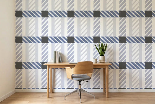 Papel tapiz Tartán Navy instalado en un espacio de trabajo en casa