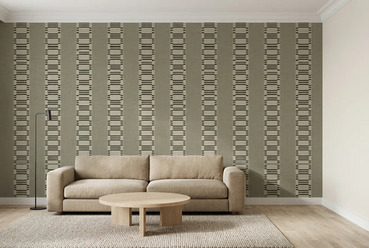 Papel tapiz Telar Taupe instalado en una sala de estar minimalista