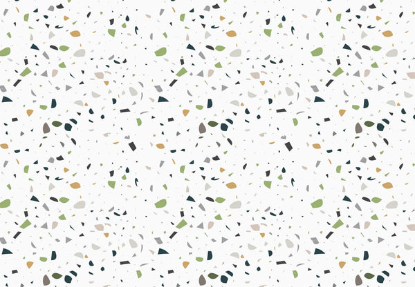 Papel tapiz estilo terrazo con fragmentos en verde salvia, ocre y gris sobre fondo blanco