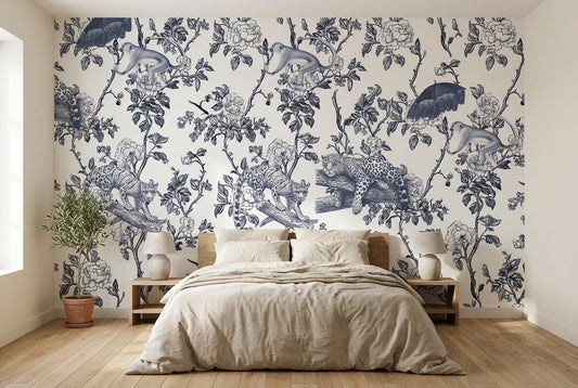 Papel tapiz Toile Safari instalado en un dormitorio sereno