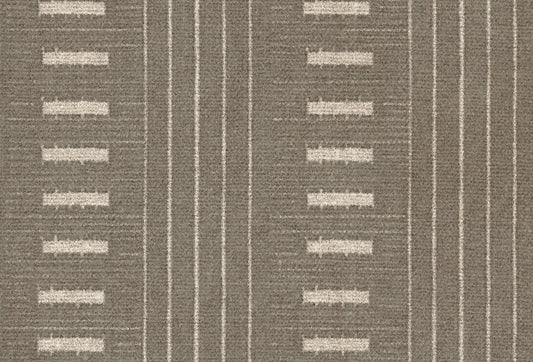 Papel tapiz con líneas verticales y puntadas crema sobre fondo beige taupe con textura textil