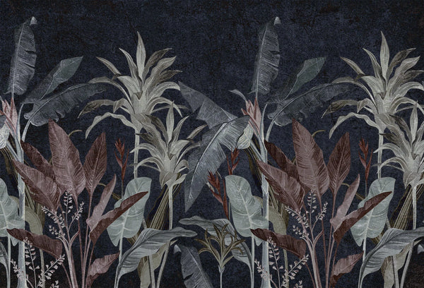 Papel tapiz mural con hojas tropicales y palmeras en tonos vino, verde salvia y gris sobre fondo oscuro.