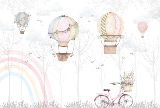 Papel tapiz mural infantil con globos aerostáticos en tonos pastel, arcoíris y bicicleta vintage en acuarela.